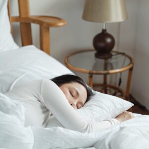 Behind the Scenes: How Your Sleep Habits Impact Overnight Skin Recovery